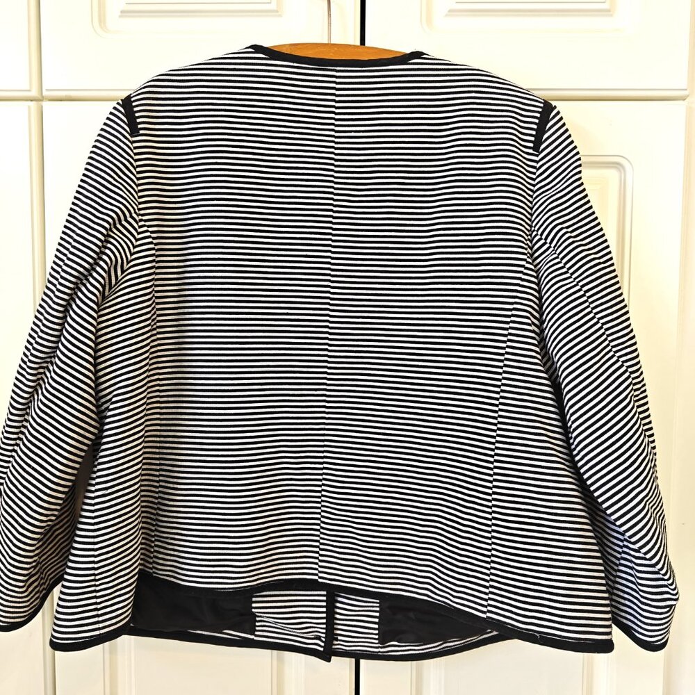 Talbot's Black/White Blazer, Size 20W Petite - Picture 3 of 3